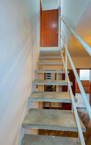 Casa para alugar com 240m², 3 quartos e 3 vagasEscada