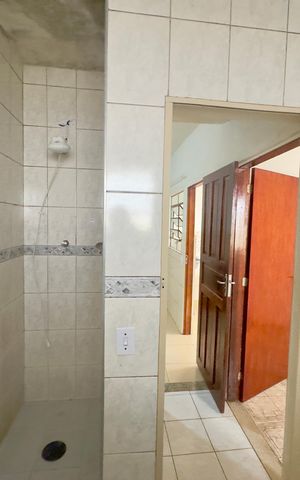 Casa à venda com 155m², 5 quartos e 3 vagas Casa à venda com 155m², 5 quartos e 3 vagasBanheiro casa 1