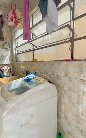 Casa à venda com 155m², 5 quartos e 3 vagas Casa à venda com 155m², 5 quartos e 3 vagasÁrea de Serviço casa 2