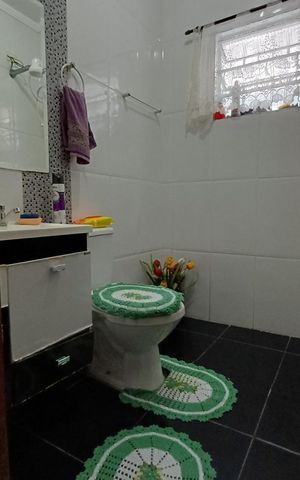Casa à venda com 80m², 3 quartos e 2 vagas Casa à venda com 80m², 3 quartos e 2 vagasBanheiro