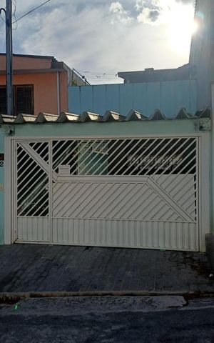 Casa à venda com 80m², 3 quartos e 2 vagas Casa à venda com 80m², 3 quartos e 2 vagasFachada