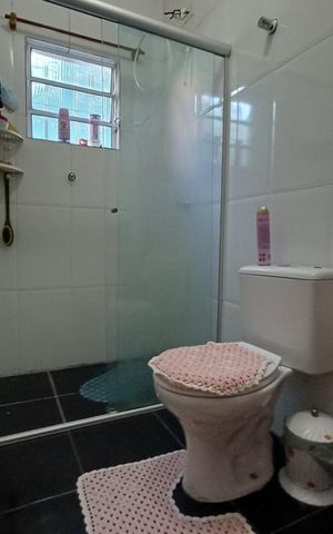 Casa à venda com 80m², 3 quartos e 2 vagas Casa à venda com 80m², 3 quartos e 2 vagasBanheiro