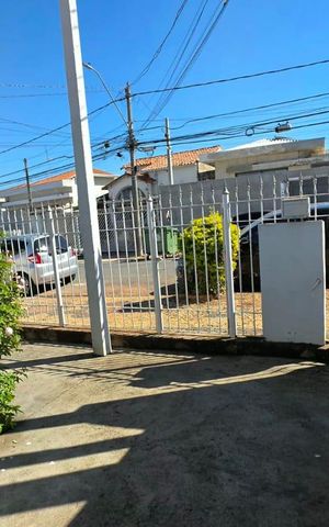 Casa à venda com 357m², 2 quartos e 1 vaga Casa à venda com 357m², 2 quartos e 1 vagaÁrea externa