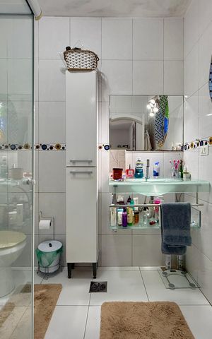 Casa para alugar com 250m², 2 quartos e 3 vagasBanheiro Suíte 
