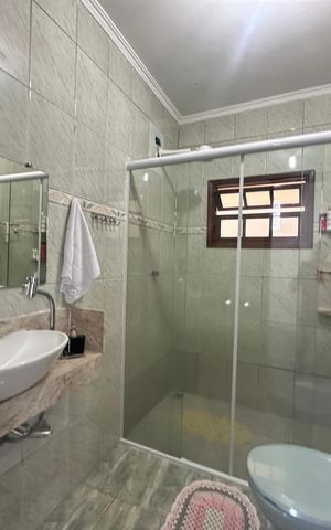 Casa à venda com 233m², 4 quartos e 2 vagas Casa à venda com 233m², 4 quartos e 2 vagasBanheiro Social