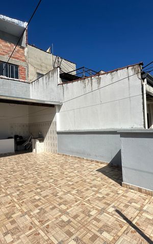Casa à venda com 233m², 4 quartos e 2 vagas Casa à venda com 233m², 4 quartos e 2 vagasTerraço