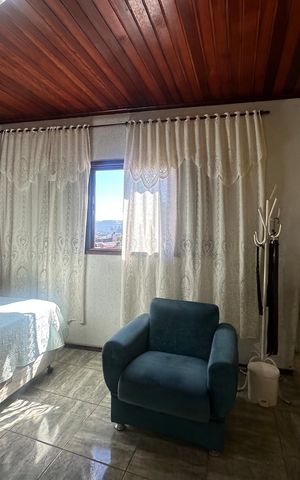 Casa à venda com 233m², 4 quartos e 2 vagas Casa à venda com 233m², 4 quartos e 2 vagasSuíte