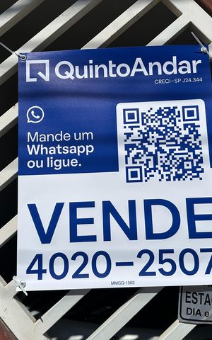Casa à venda com 233m², 4 quartos e 2 vagas Casa à venda com 233m², 4 quartos e 2 vagasFachada