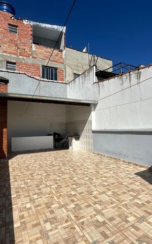 Casa à venda com 233m², 4 quartos e 2 vagas Casa à venda com 233m², 4 quartos e 2 vagasTerraço