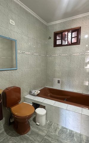 Casa à venda com 233m², 4 quartos e 2 vagas Casa à venda com 233m², 4 quartos e 2 vagasBanheiro da Suíte