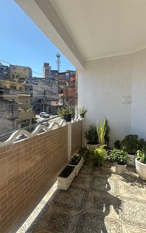 Casa à venda com 233m², 4 quartos e 2 vagas Casa à venda com 233m², 4 quartos e 2 vagasVaranda da Sala