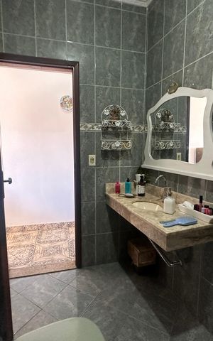 Casa à venda com 233m², 4 quartos e 2 vagas Casa à venda com 233m², 4 quartos e 2 vagasLavabo