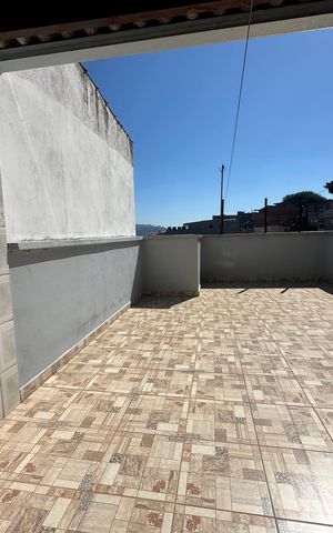 Casa à venda com 233m², 4 quartos e 2 vagas Casa à venda com 233m², 4 quartos e 2 vagasTerraço