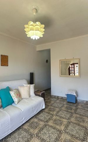 Casa à venda com 233m², 4 quartos e 2 vagas Casa à venda com 233m², 4 quartos e 2 vagasSala