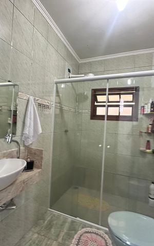 Casa à venda com 233m², 4 quartos e 2 vagas Casa à venda com 233m², 4 quartos e 2 vagasBanheiro Social