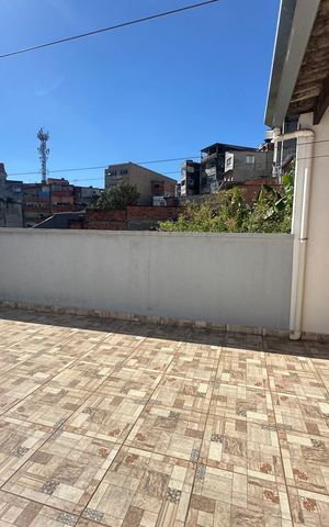 Casa à venda com 233m², 4 quartos e 2 vagas Casa à venda com 233m², 4 quartos e 2 vagasTerraço