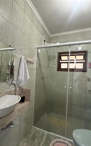 Casa à venda com 233m², 4 quartos e 2 vagas Casa à venda com 233m², 4 quartos e 2 vagasBanheiro Social