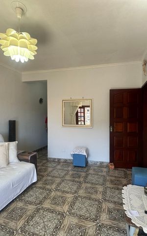 Casa à venda com 233m², 4 quartos e 2 vagas Casa à venda com 233m², 4 quartos e 2 vagasSala