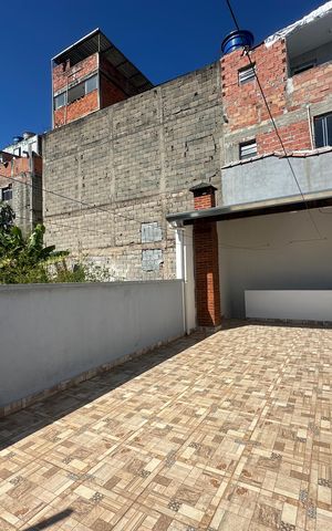 Casa à venda com 233m², 4 quartos e 2 vagas Casa à venda com 233m², 4 quartos e 2 vagasTerraço