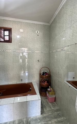 Casa à venda com 233m², 4 quartos e 2 vagas Casa à venda com 233m², 4 quartos e 2 vagasBanheiro da Suíte