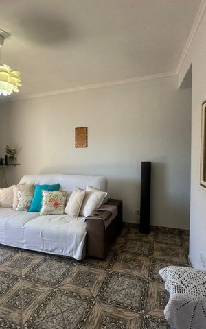 Casa à venda com 233m², 4 quartos e 2 vagas Casa à venda com 233m², 4 quartos e 2 vagasSala