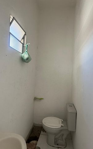 Casa à venda com 233m², 4 quartos e 2 vagas Casa à venda com 233m², 4 quartos e 2 vagasBanheiro 2