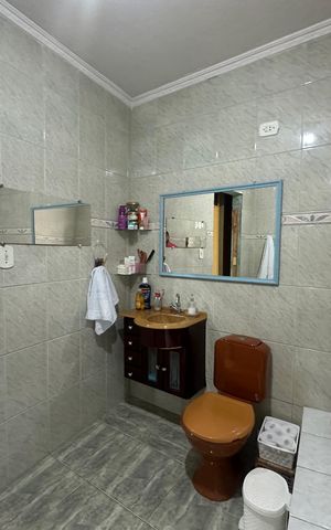 Casa à venda com 233m², 4 quartos e 2 vagas Casa à venda com 233m², 4 quartos e 2 vagasBanheiro da Suíte