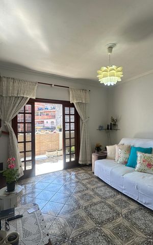 Casa à venda com 233m², 4 quartos e 2 vagas Casa à venda com 233m², 4 quartos e 2 vagasSala