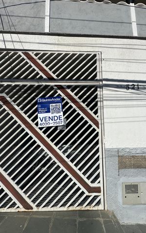 Casa à venda com 233m², 4 quartos e 2 vagas Casa à venda com 233m², 4 quartos e 2 vagasFachada