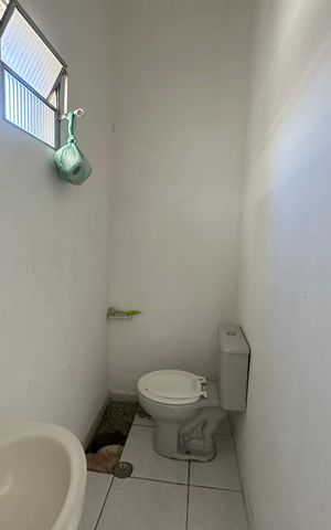 Casa à venda com 233m², 4 quartos e 2 vagas Casa à venda com 233m², 4 quartos e 2 vagasBanheiro 2