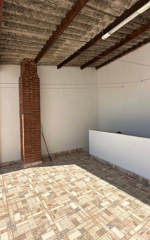 Casa à venda com 233m², 4 quartos e 2 vagas Casa à venda com 233m², 4 quartos e 2 vagasTerraço