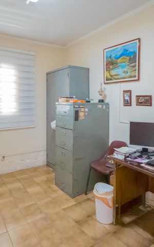Casa à venda com 227m², 4 quartos e 2 vagas Casa à venda com 227m², 4 quartos e 2 vagasQuarto 1