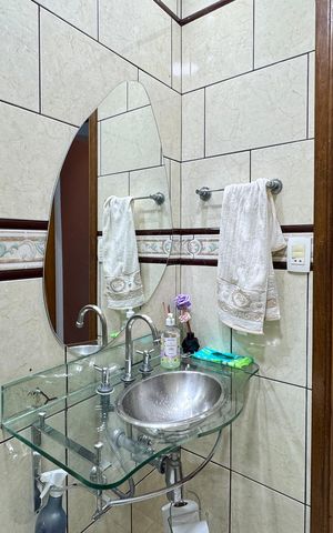 Casa à venda com 210m², 3 quartos e 2 vagas Casa à venda com 210m², 3 quartos e 2 vagasBanheiro Social 2