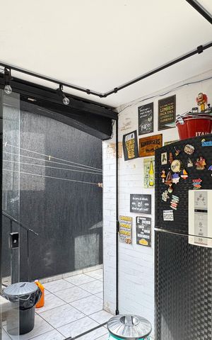 Casa à venda com 210m², 3 quartos e 2 vagas Casa à venda com 210m², 3 quartos e 2 vagasÁrea - Churrasqueira