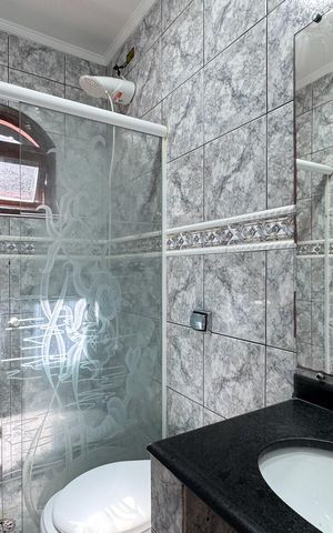 Casa à venda com 210m², 3 quartos e 2 vagas Casa à venda com 210m², 3 quartos e 2 vagasBanheiro Social