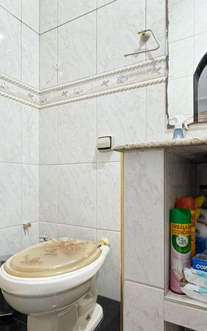 Casa à venda com 210m², 3 quartos e 2 vagas Casa à venda com 210m², 3 quartos e 2 vagasBanheiro - Suíte