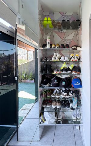 Casa à venda com 210m², 3 quartos e 2 vagas Casa à venda com 210m², 3 quartos e 2 vagasCloset - Suíte