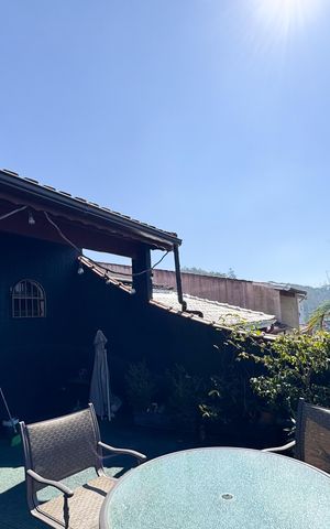 Casa à venda com 210m², 3 quartos e 2 vagas Casa à venda com 210m², 3 quartos e 2 vagasSacada