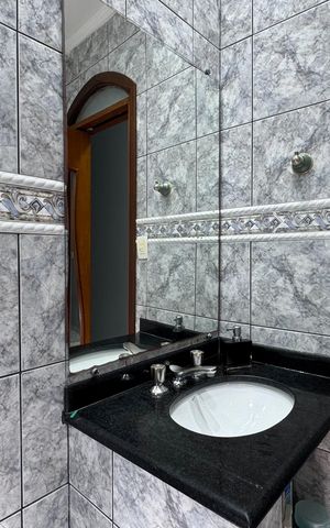 Casa à venda com 210m², 3 quartos e 2 vagas Casa à venda com 210m², 3 quartos e 2 vagasBanheiro Social