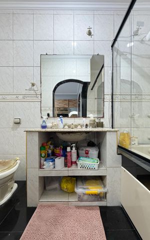 Casa à venda com 210m², 3 quartos e 2 vagas Casa à venda com 210m², 3 quartos e 2 vagasBanheiro - Suíte