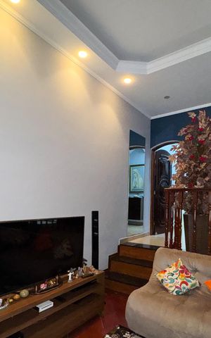 Casa à venda com 210m², 3 quartos e 2 vagas Casa à venda com 210m², 3 quartos e 2 vagasSala
