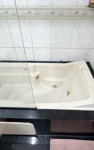 Casa à venda com 210m², 3 quartos e 2 vagas Casa à venda com 210m², 3 quartos e 2 vagasBanheiro - Suíte