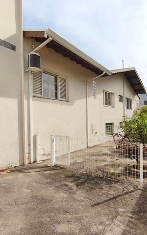 Casa para alugar com 250m², 4 quartos e 3 vagas Casa para alugar com 250m², 4 quartos e 3 vagasQuintal