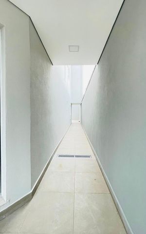 Casa para alugar com 224m², 3 quartos e 2 vagas Casa para alugar com 224m², 3 quartos e 2 vagasCorredor lateral externo