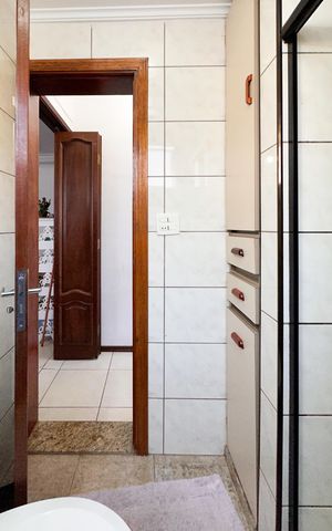 Apartamento à venda com 57m², 2 quartos e 1 vaga Apartamento à venda com 57m², 2 quartos e 1 vagaBanheiro Social