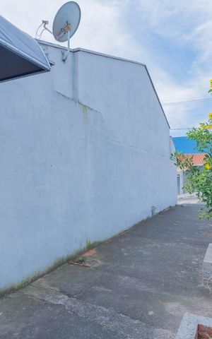 Casa à venda com 117m², 2 quartos e 3 vagas Casa à venda com 117m², 2 quartos e 3 vagasFachada