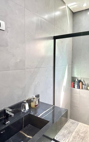 Casa à venda com 250m², 4 quartos e 2 vagas Casa à venda com 250m², 4 quartos e 2 vagasBanheiro 1