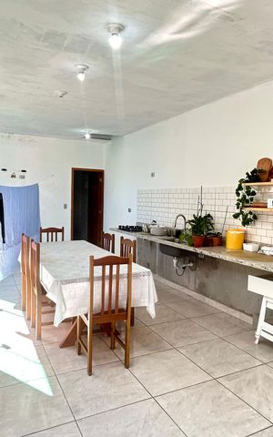Casa à venda com 250m², 4 quartos e 2 vagas Casa à venda com 250m², 4 quartos e 2 vagasCozinha