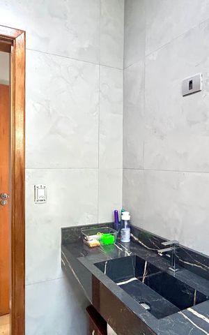 Casa à venda com 250m², 4 quartos e 2 vagas Casa à venda com 250m², 4 quartos e 2 vagasBanheiro 1