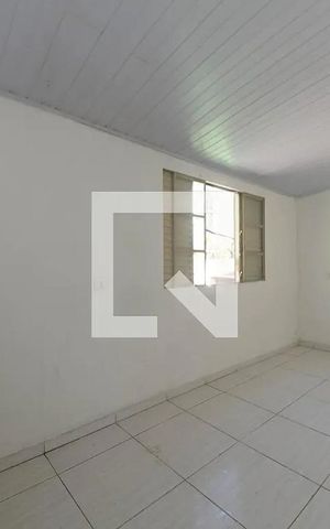 Casa para alugar com 35m², 1 quarto e sem vaga